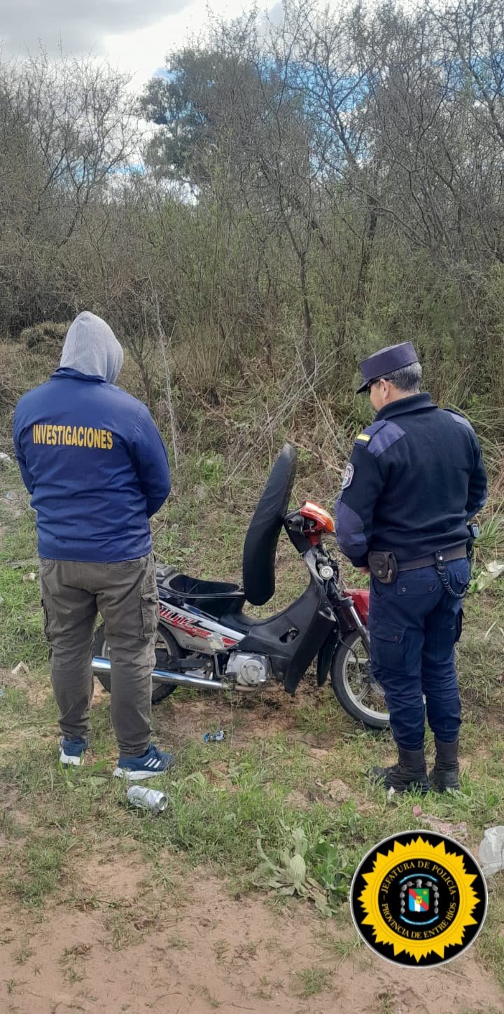 Una motocicleta fue robada y apareció horas después en un campo